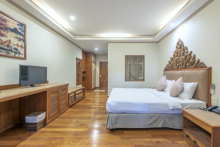 Room 35 of 79