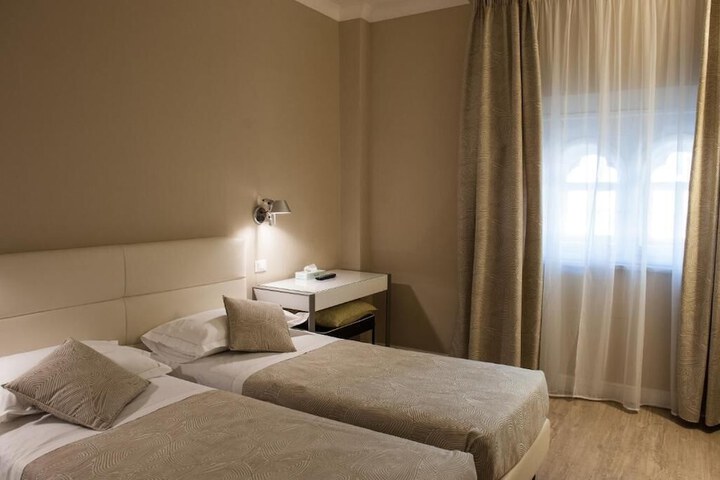 Room 3 of 49
