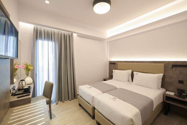 Room 10 of 37