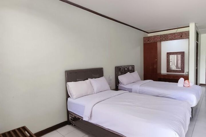 Room 9 of 63