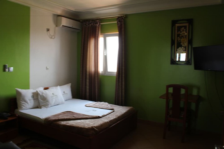 Room 13 of 42