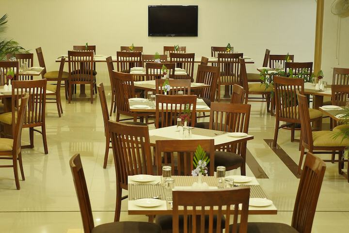 Dining 3 of 24