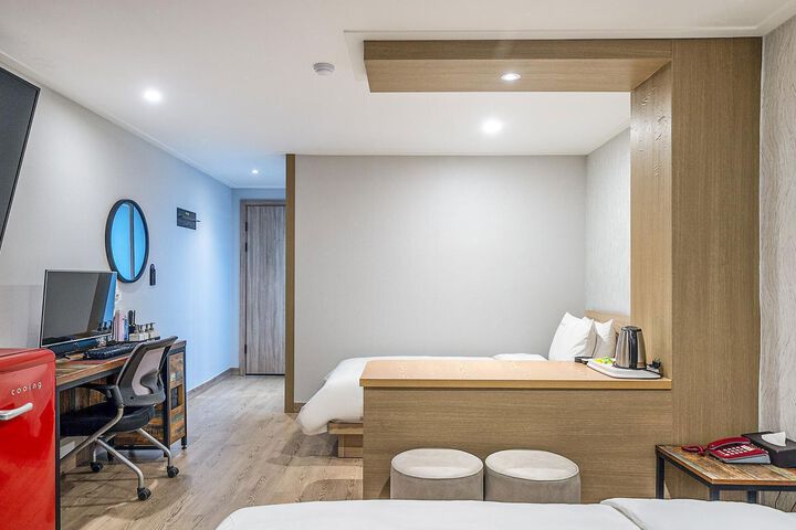 Room 43 of 105