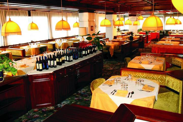 Dining 40 of 67