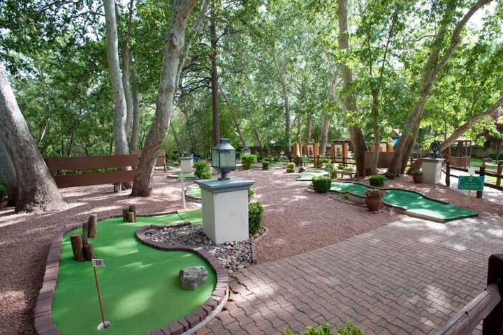 Mini-golf