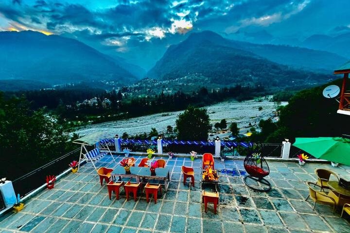 Hotel Hollywood Manali - Scenic River & Mountain View With Premium Rooms Near Mall Road
