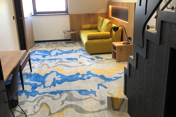Room 33 of 217