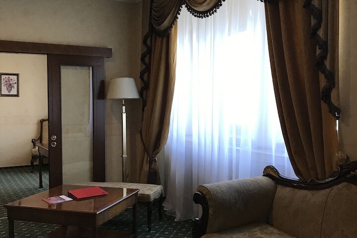 Room 28 of 64