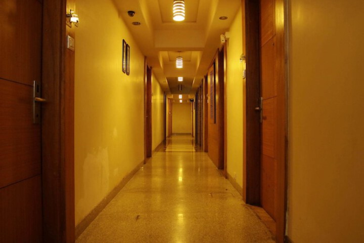 Ballroom/Hall 30 of 33