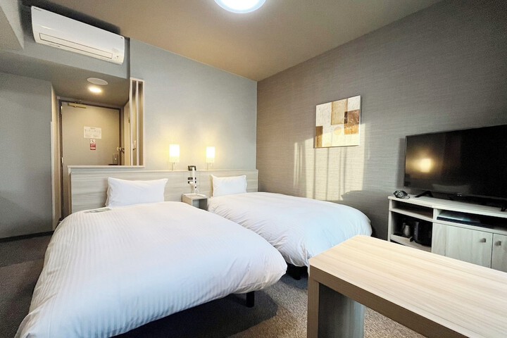 Room 18 of 37