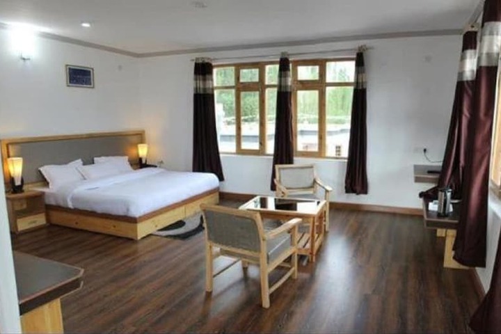 Room 9 of 37