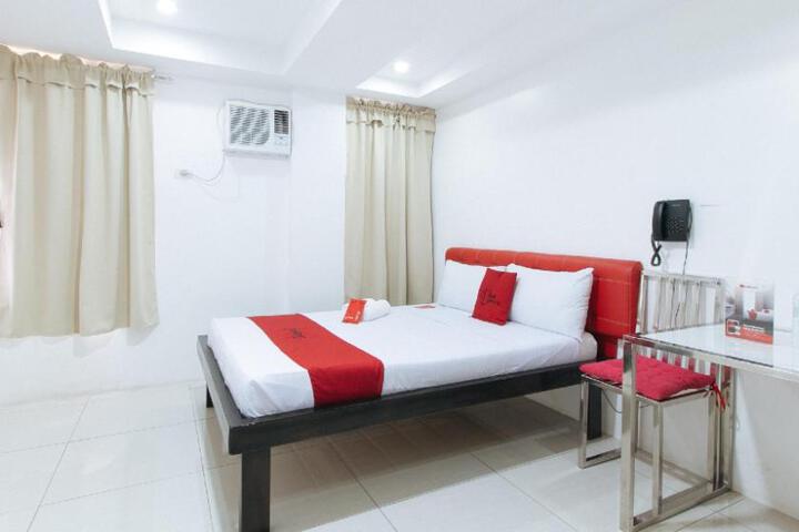 RedDoorz at DBuilders Rooms Bangkal Makati