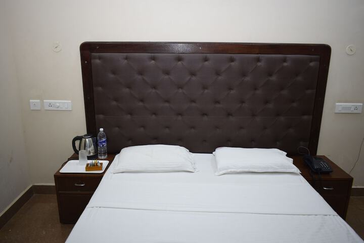 Room 12 of 33