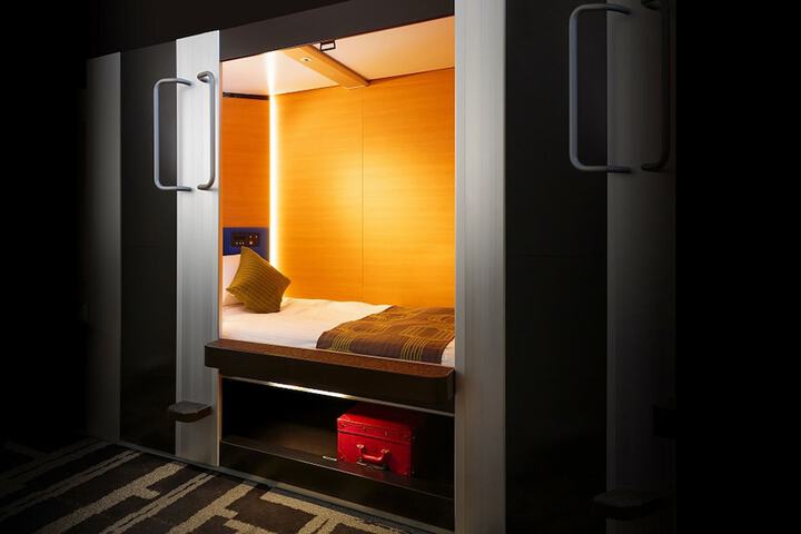 Room 4 of 25
