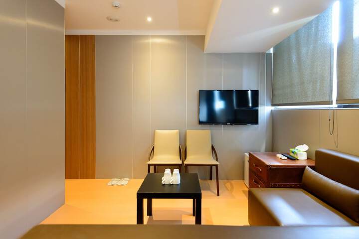 Room 16 of 32