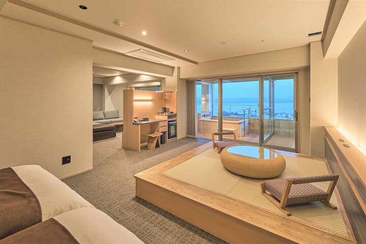 Room 17 of 170