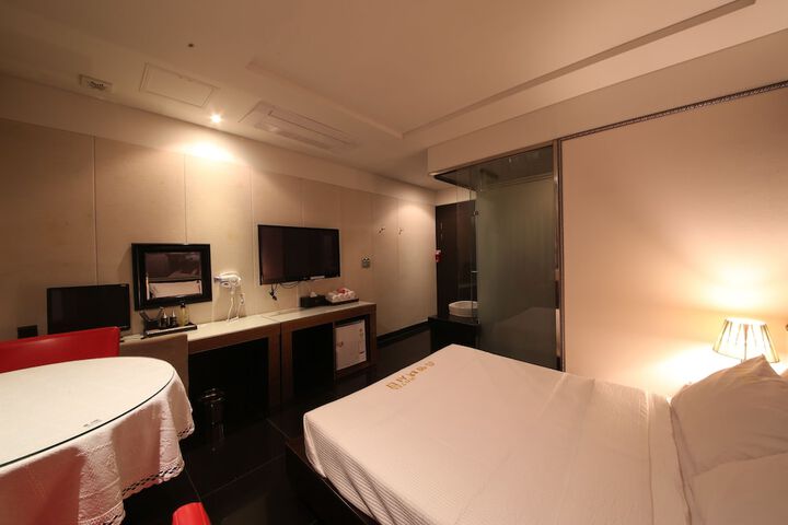 Room 43 of 54