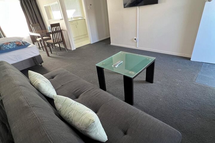 Room 16 of 36