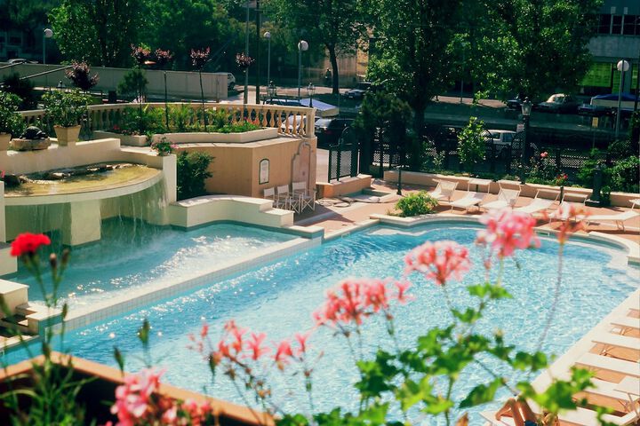 Pool 24 of 44