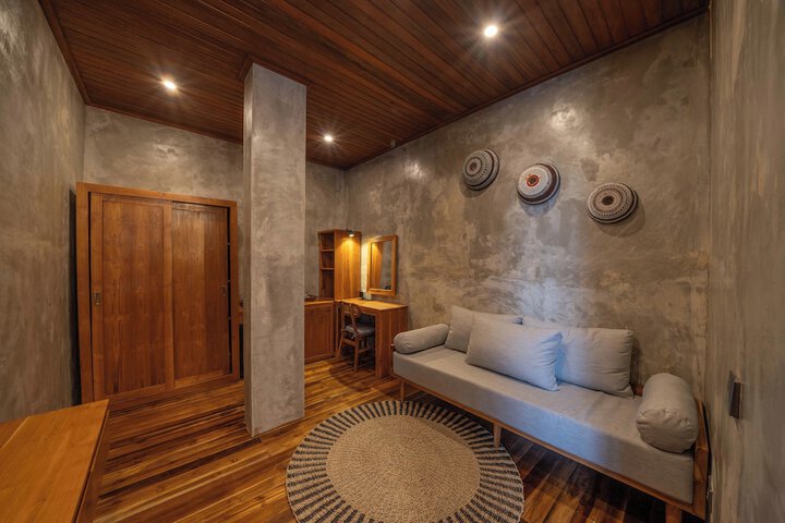 Room 30 of 68