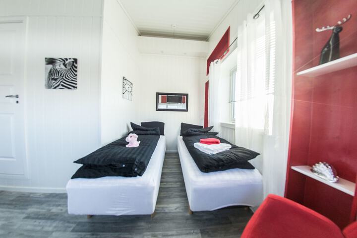 Room 6 of 76