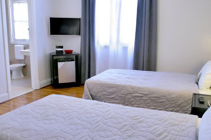 Room 10 of 25