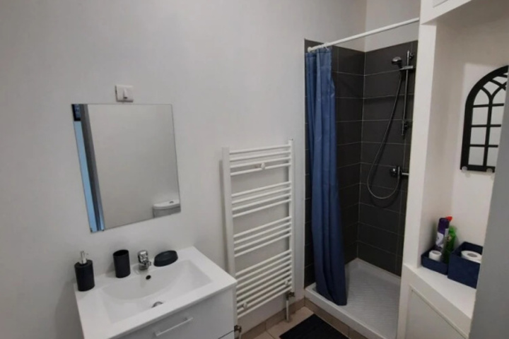 Room 7 of 12