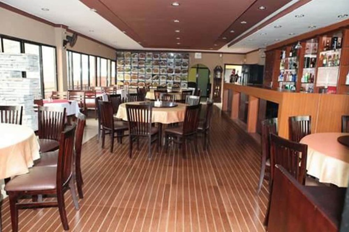 Dining 7 of 17