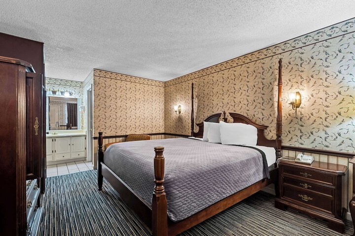 1 King Bed - Free WiFi, Microwave, Refrigerator, Hairdryer Cable TV HBO Free Local (6 of 11)