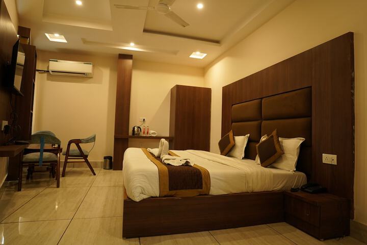 Room 11 of 35