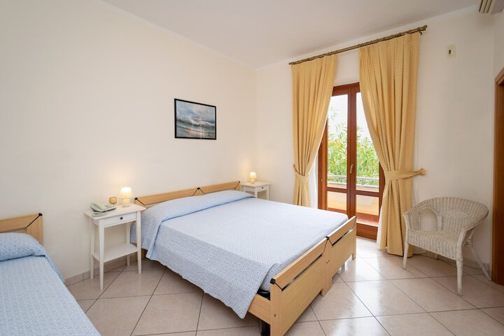 Room 25 of 81