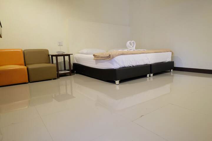 Room 27 of 48