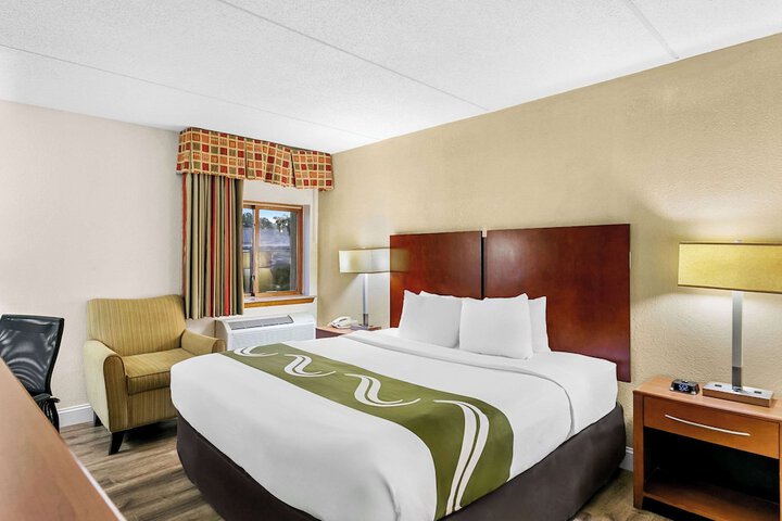 Quadruple Queen Bed (7 of 15)