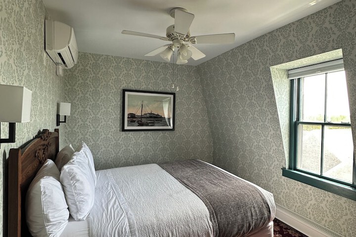 Room 15 of 41