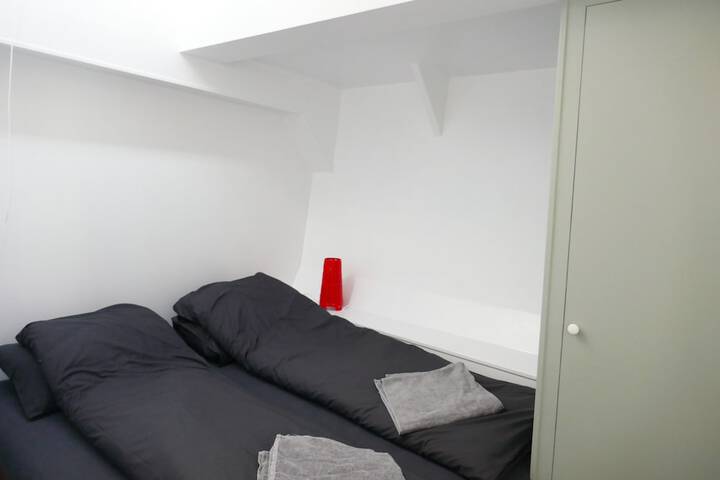 Room 3 of 16