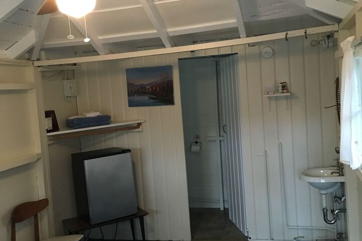 Room 10 of 18