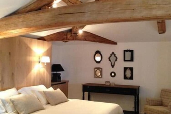 Room 6 of 14
