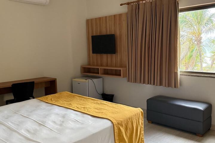 Room 12 of 102
