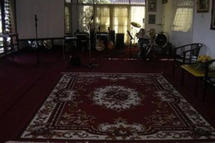 Room 2 of 8