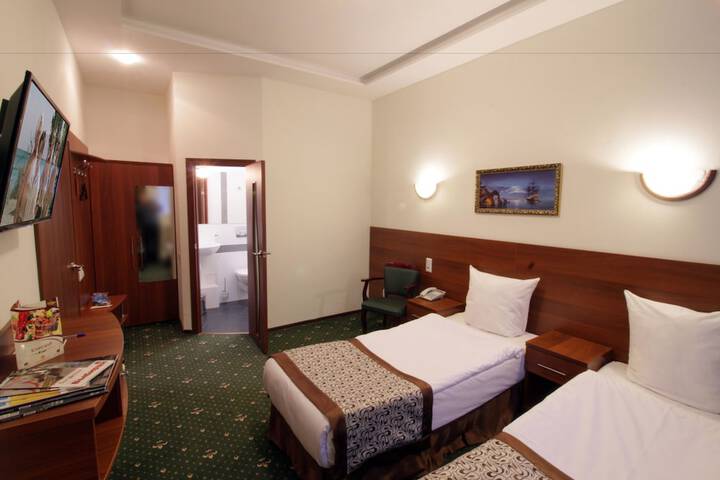 Room 11 of 38