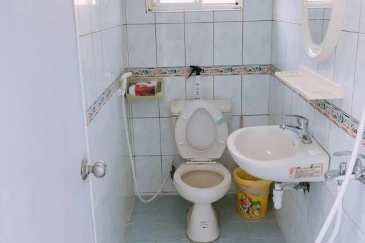 Room 9 of 10