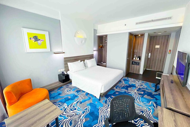 Room 4 of 122