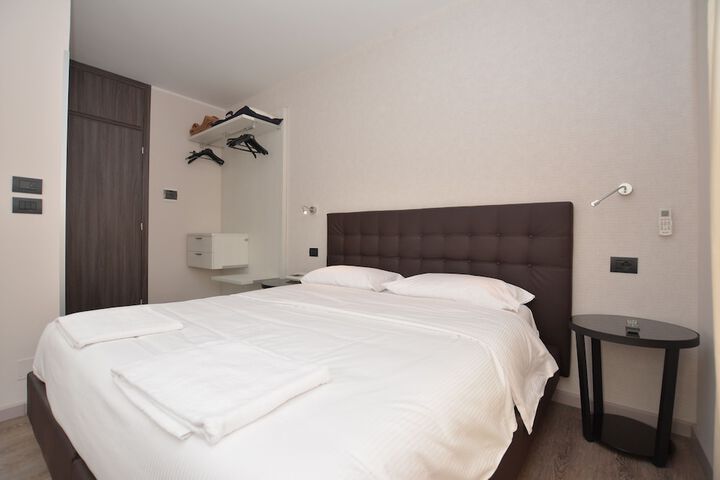 Room 12 of 66