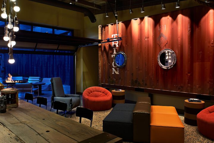 Lobby lounge