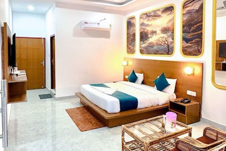 Room 8 of 48