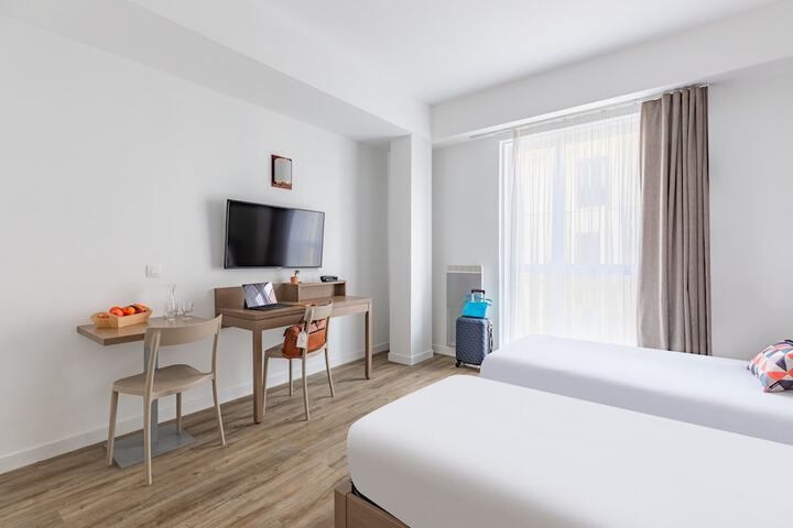 Room 5 of 25