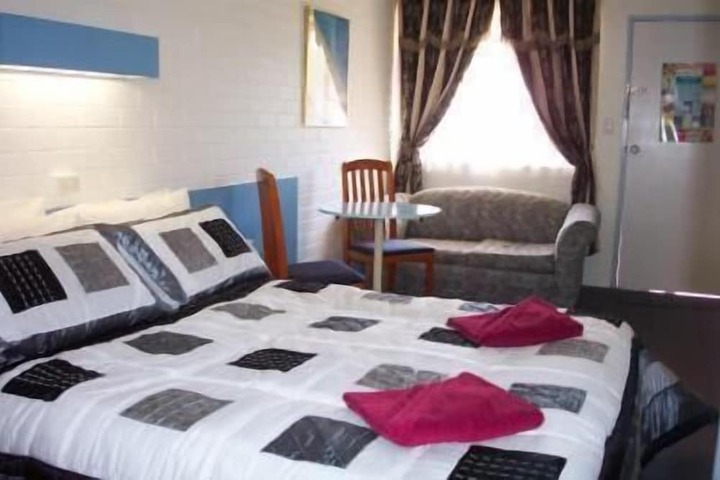 Room 3 of 33