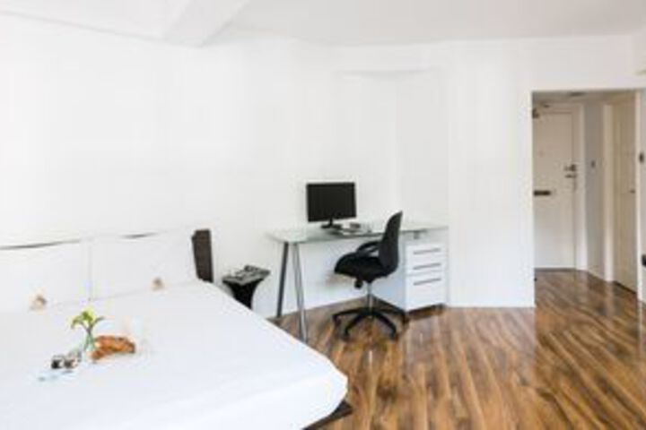 Room 3 of 32