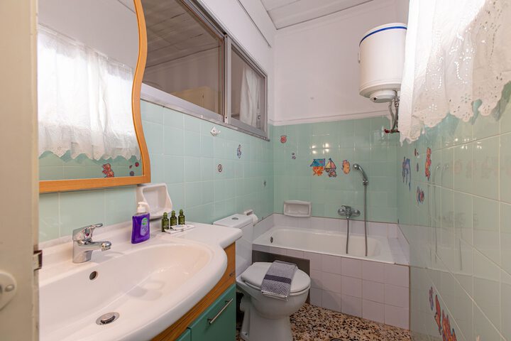 Room 40 of 52