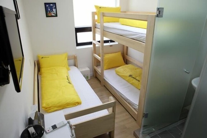 Room 10 of 60